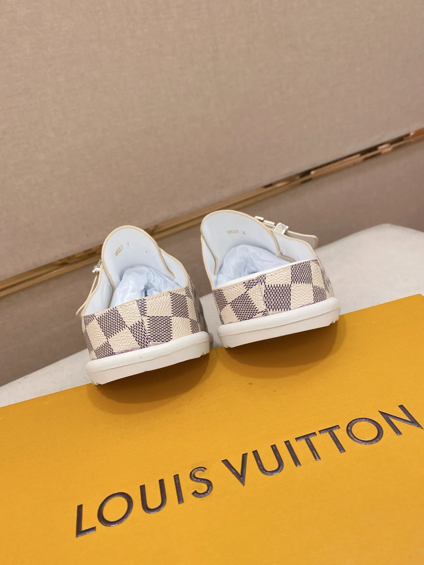 Men's shoes 💰: 360💰Made by LV🔍Top purchasing agents, men's spring and summer slippers are synchronized in the counters. The uppers are made of imported materials from Italy with logo graphics and high-quality craftsmanship. The soles: original soles specially provided by the original factory. The exclusive movable molded soles are super comfortable. Original goods follow the order, 🔍🔍high quality, you can enter and exit the counter at will. Welcome to compare, code number 38-44.